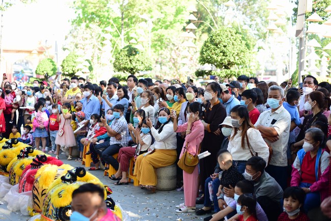 Chùm ảnh mồng một Tết Nhâm Dần